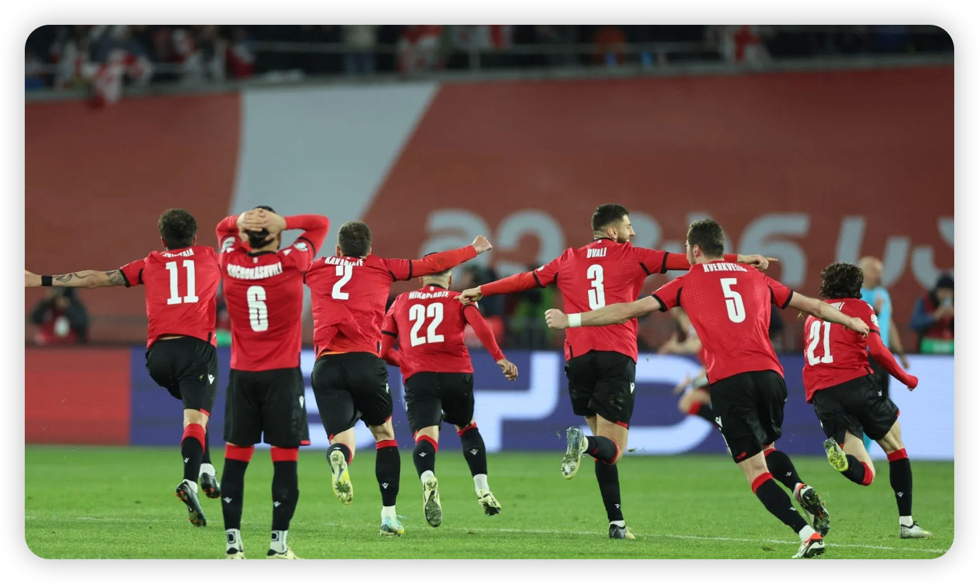 The Kvaratskhelia Factor and Midfield Mastery