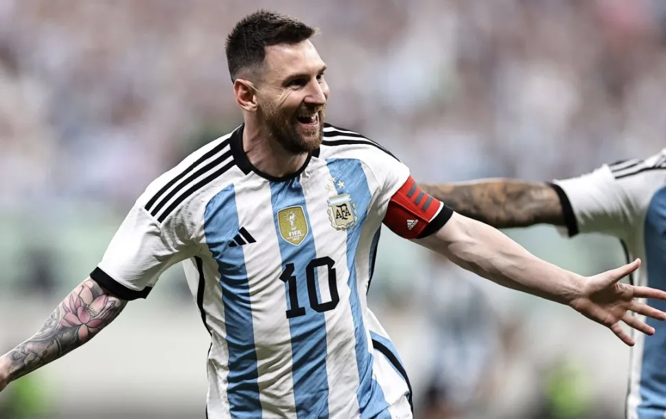 Comparing the Legends: Messi vs. Pelé